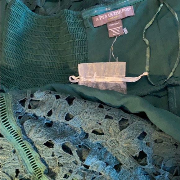 Gorgeous & Comfy! Green lace maternity dress Holiday parties photos Christmas - Picture 3 of 11